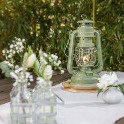 Original Feuerhand Stormlantaarn Sage Green -Barebones Winkel image 1003