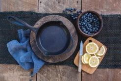 Barebones Cast Iron Skillet 8 Quarts -Barebones Winkel image 528